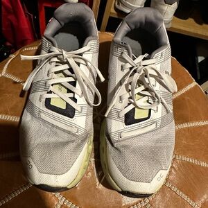 On cloud running shoes women’s 7.5 used